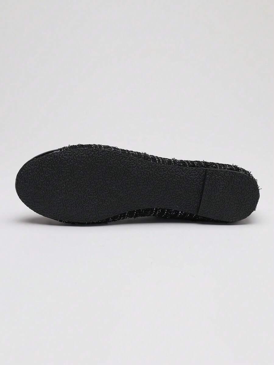 Women's ballet flat shoes with a delicate bowknot detail, low-top silhouette, and soft sole for casual and work wear.