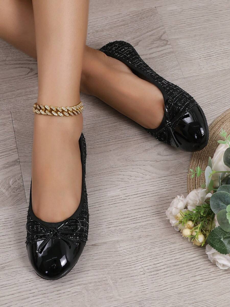 Women's ballet flat shoes with a delicate bowknot detail, low-top silhouette, and soft sole for casual and work wear.