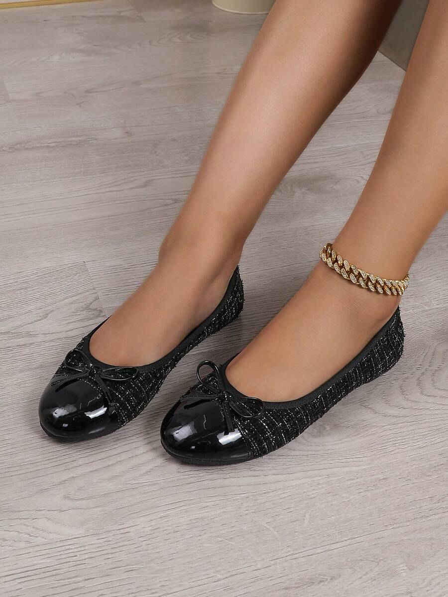 Women's ballet flat shoes with a delicate bowknot detail, low-top silhouette, and soft sole for casual and work wear.