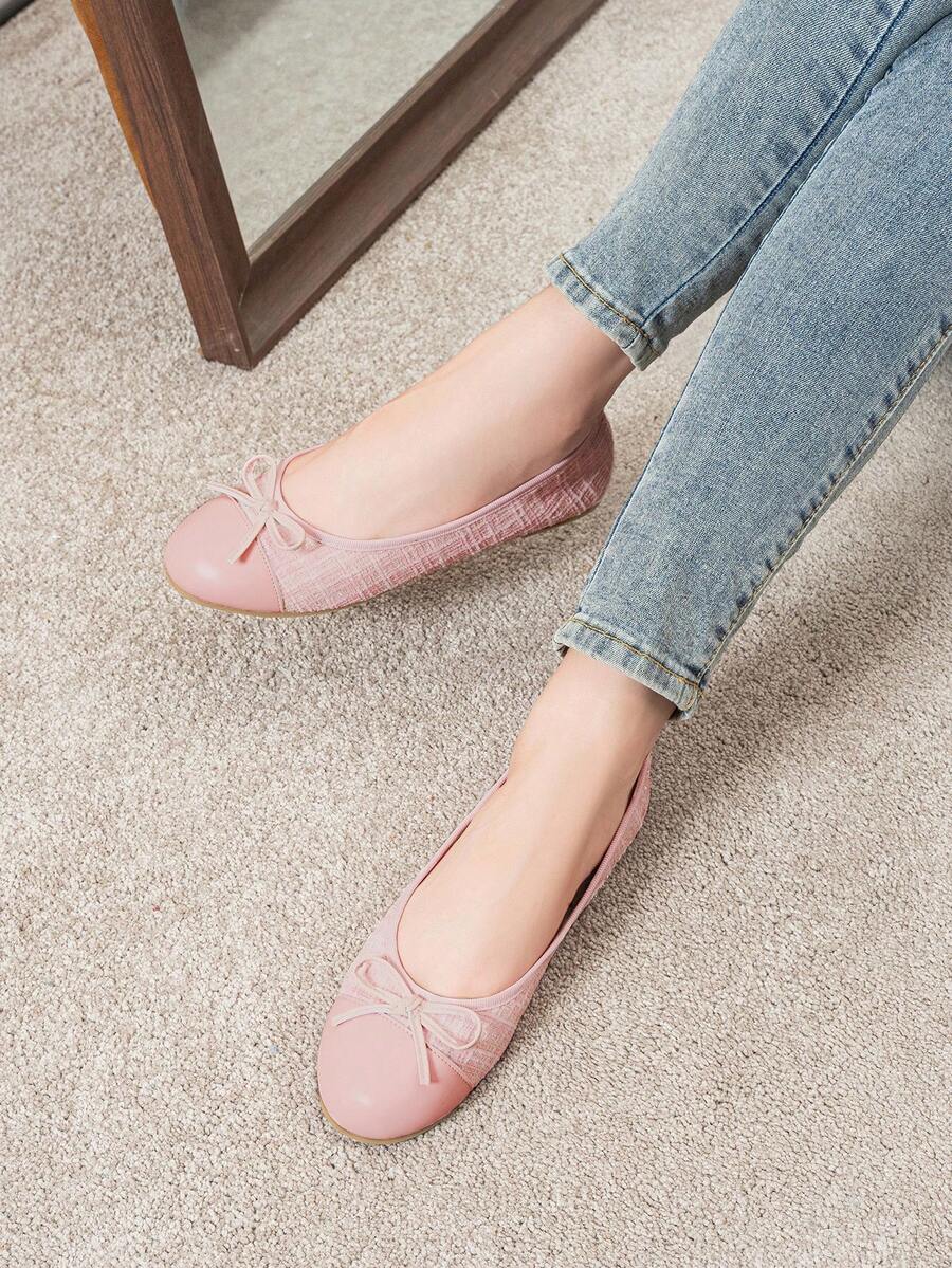 Women's ballet flat shoes with a delicate bowknot detail, low-top silhouette, and soft sole for casual and work wear.