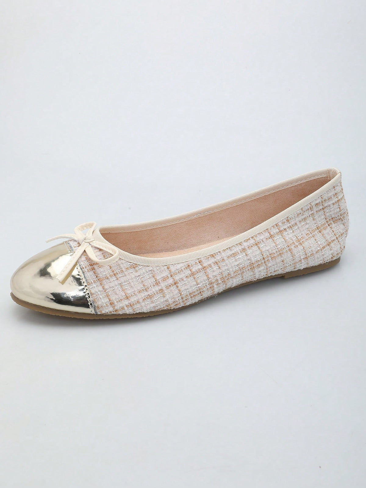 Women's ballet flat shoes with a delicate bowknot detail, low-top silhouette, and soft sole for casual and work wear.
