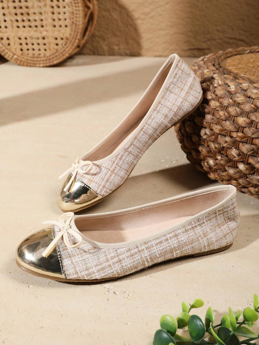 Women's ballet flat shoes with a delicate bowknot detail, low-top silhouette, and soft sole for casual and work wear.