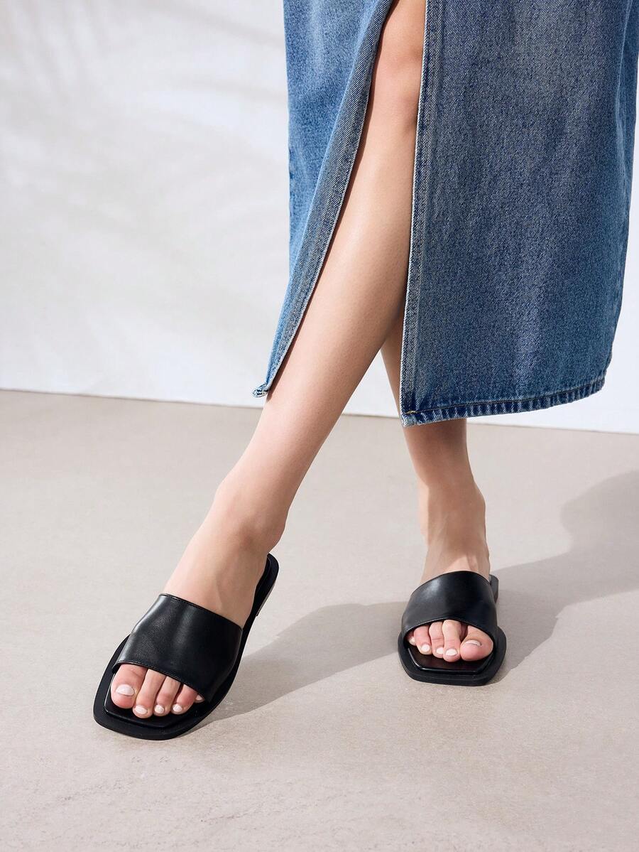 Retro women's square toe open toe flat slippers featuring a smooth PU leather finish and lightweight slip-on design.