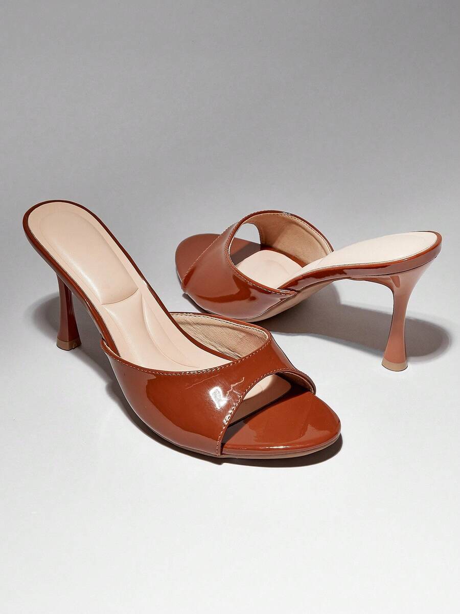 Women's pointed toe stiletto high heel wedding shoes featuring an elegant silhouette and glossy finish.