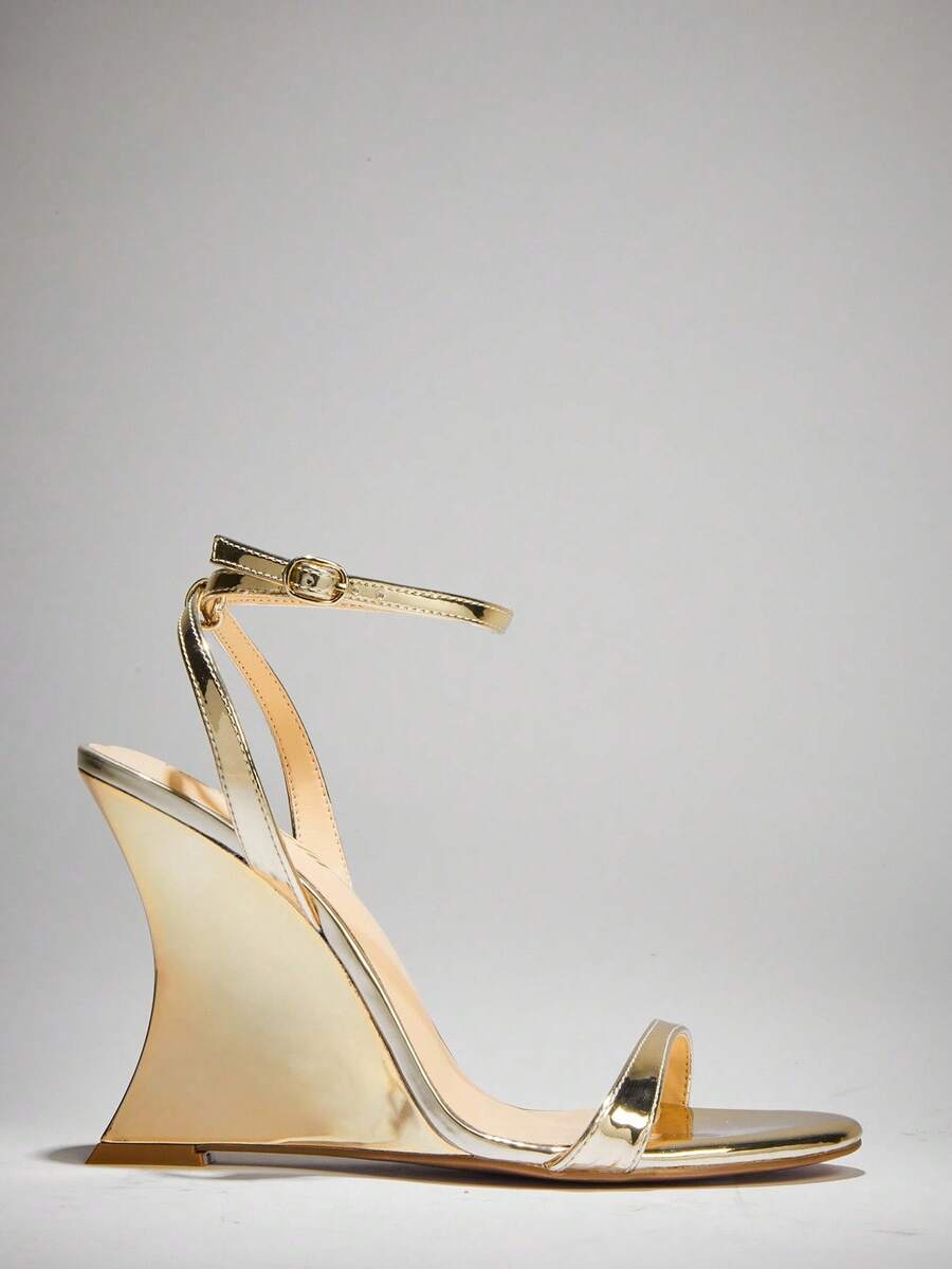 Women's slip-on thong wedge sandals with high heels and open toe design