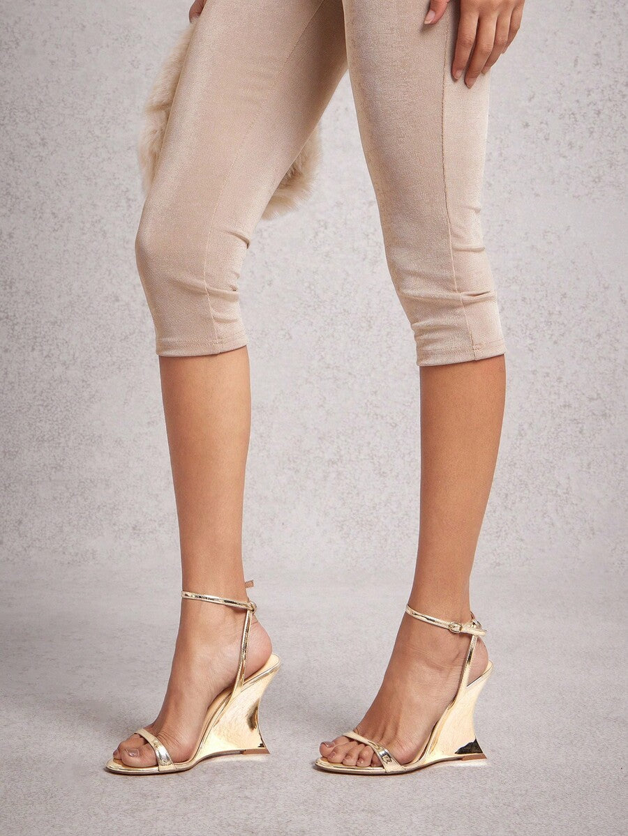 Women's slip-on thong wedge sandals with high heels and open toe design