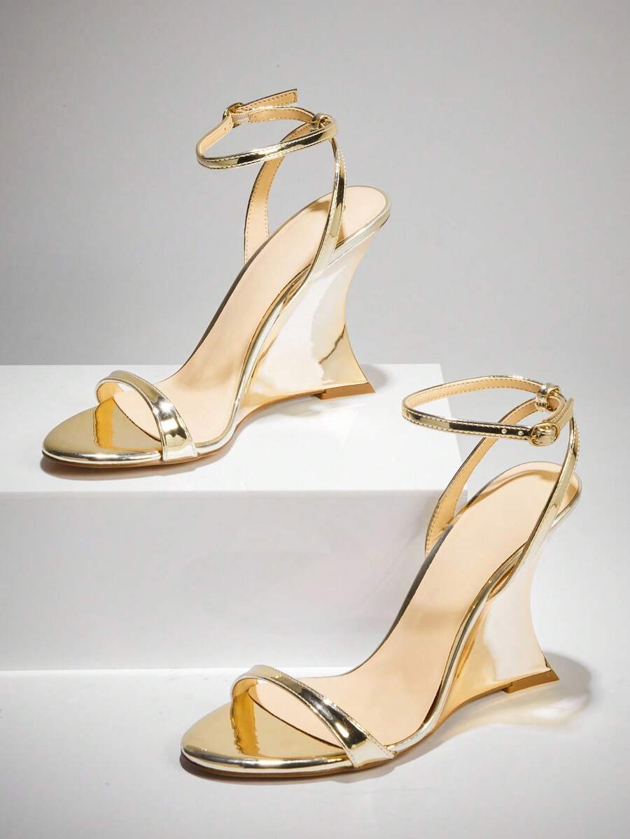 Women's slip-on thong wedge sandals with high heels and open toe design