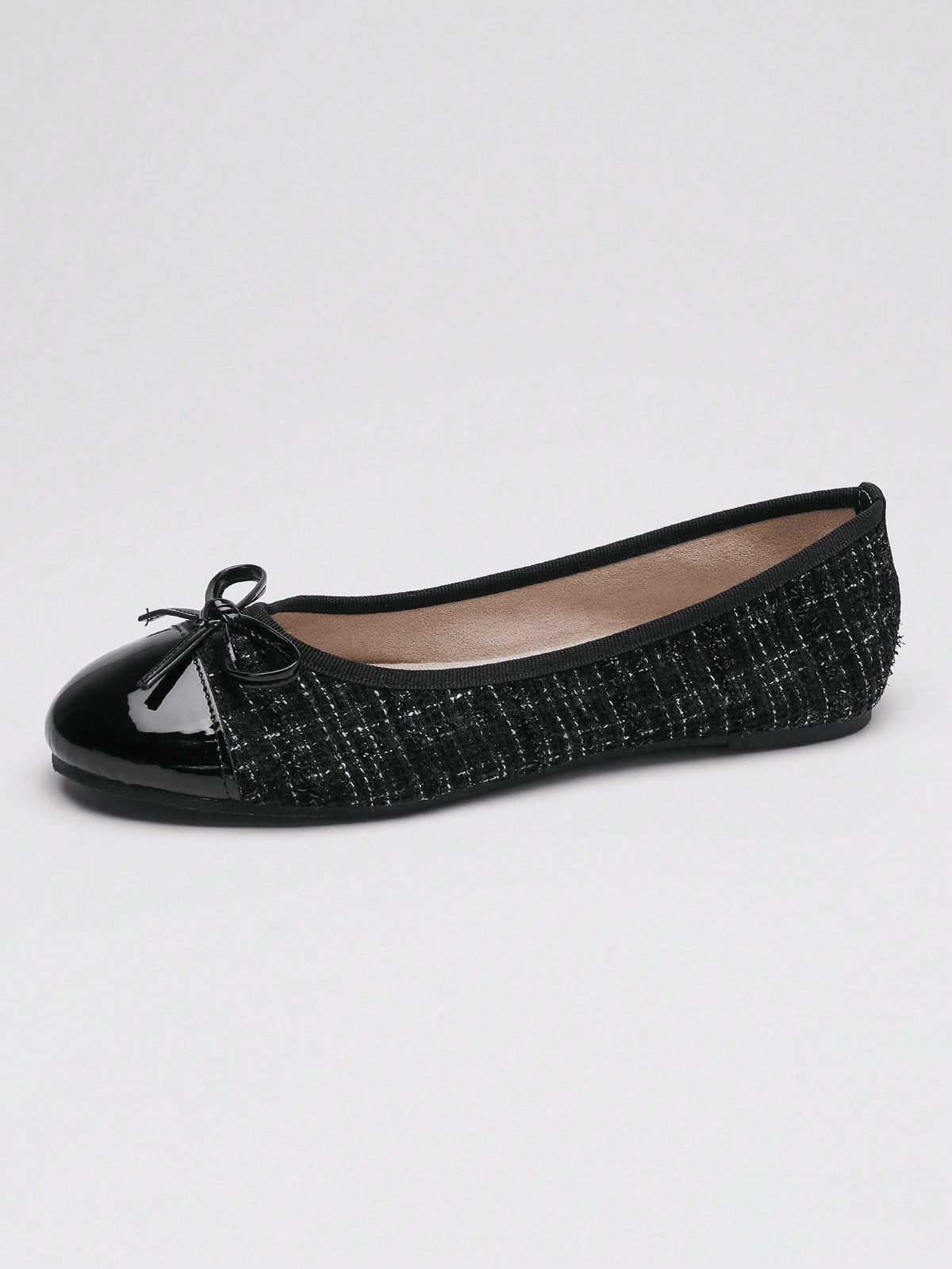 Women's ballet flat shoes with a delicate bowknot detail, low-top silhouette, and soft sole for casual and work wear.