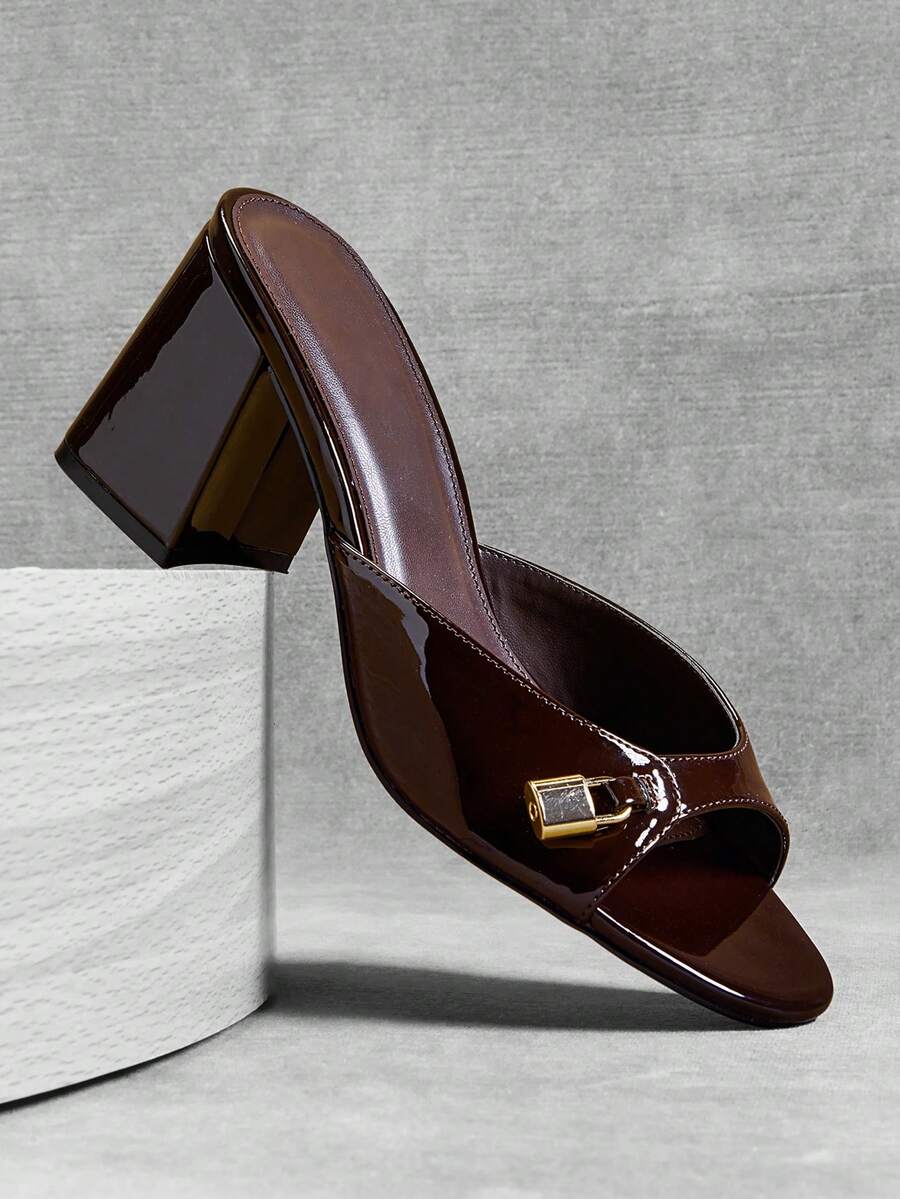 Women's pointed toe stiletto high heel wedding shoes featuring an elegant silhouette and glossy finish.