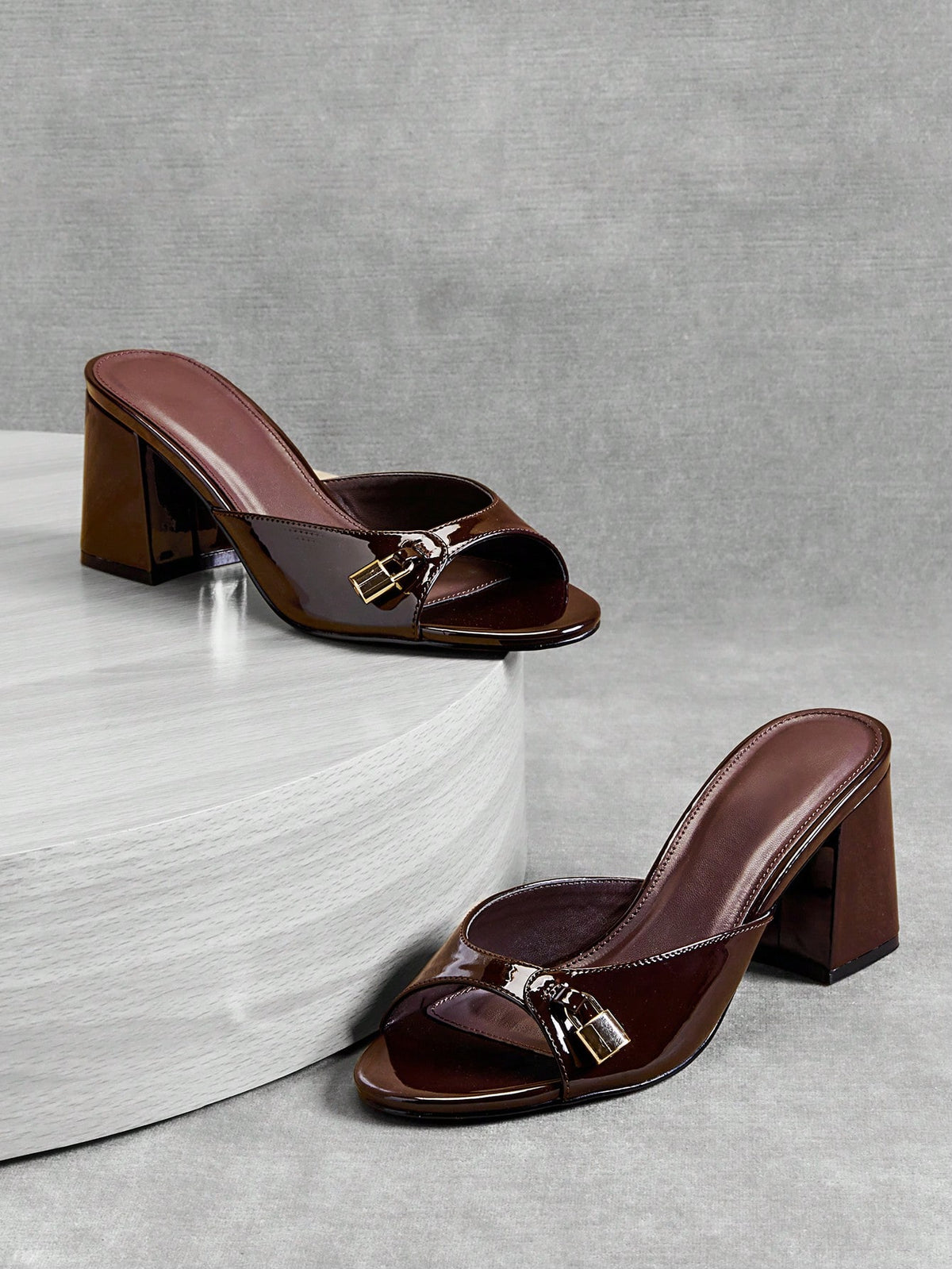 Women's pointed toe stiletto high heel wedding shoes featuring an elegant silhouette and glossy finish.