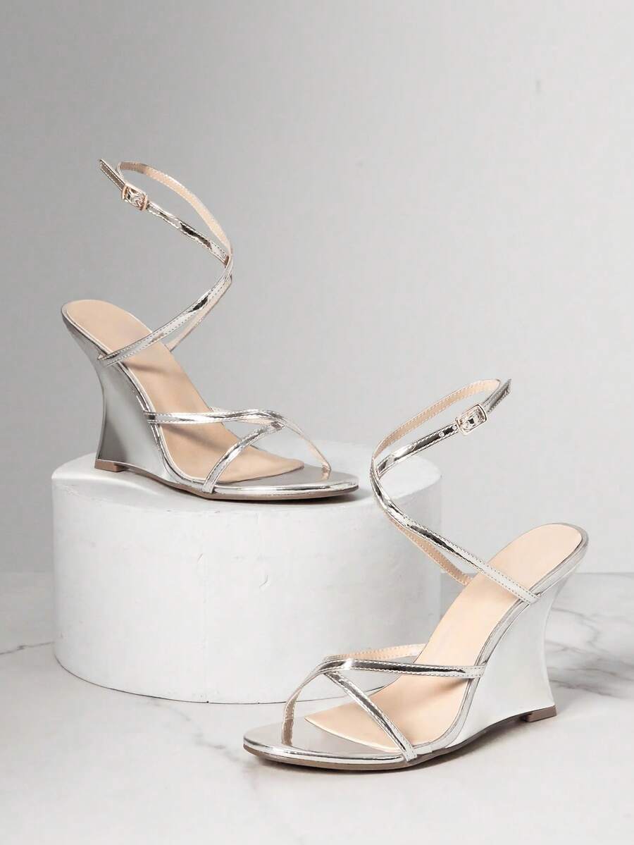 Women's slip-on thong wedge sandals with high heels and open toe design