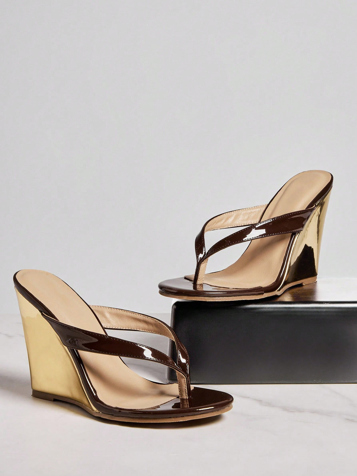 Women's slip-on thong wedge sandals with high heels and open toe design