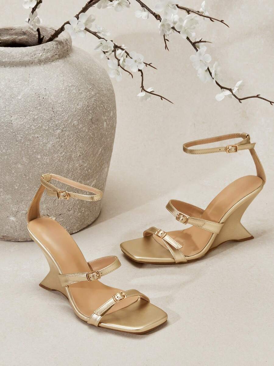 Women's slip-on thong wedge sandals with high heels and open toe design