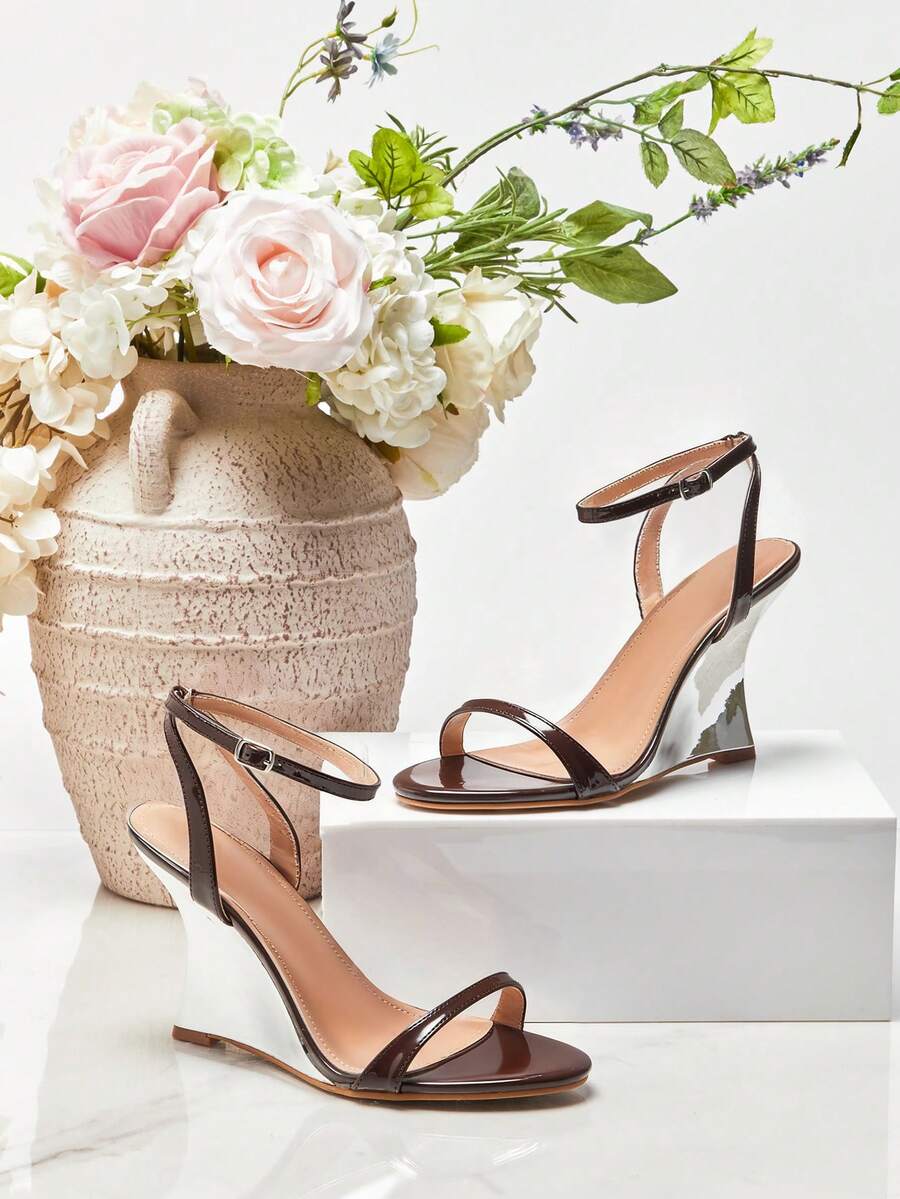 Women's slip-on thong wedge sandals with high heels and open toe design