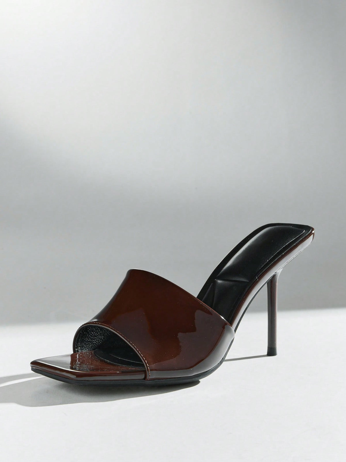 Women's pointed toe stiletto high heel wedding shoes featuring an elegant silhouette and glossy finish.