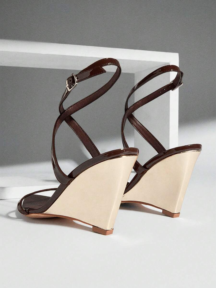 Women's slip-on thong wedge sandals with high heels and open toe design