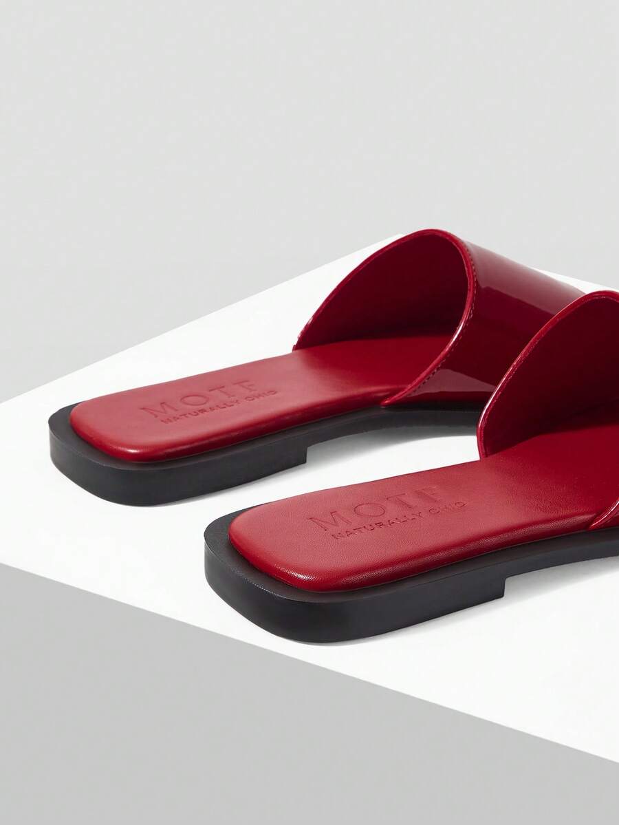 Retro women's square toe open toe flat slippers featuring a smooth PU leather finish and lightweight slip-on design.