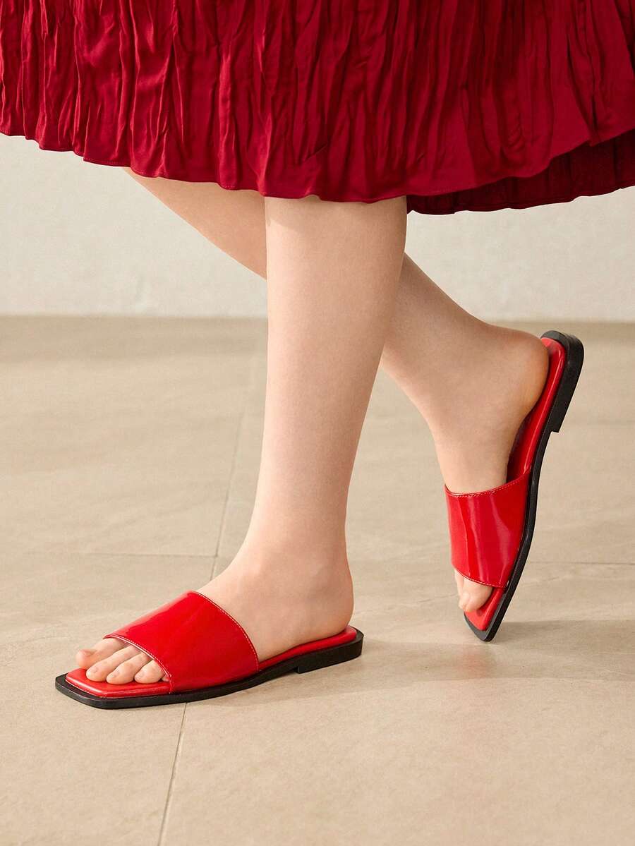 Retro women's square toe open toe flat slippers featuring a smooth PU leather finish and lightweight slip-on design.