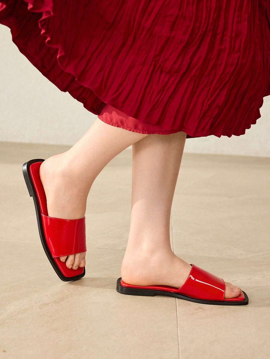 Retro women's square toe open toe flat slippers featuring a smooth PU leather finish and lightweight slip-on design.