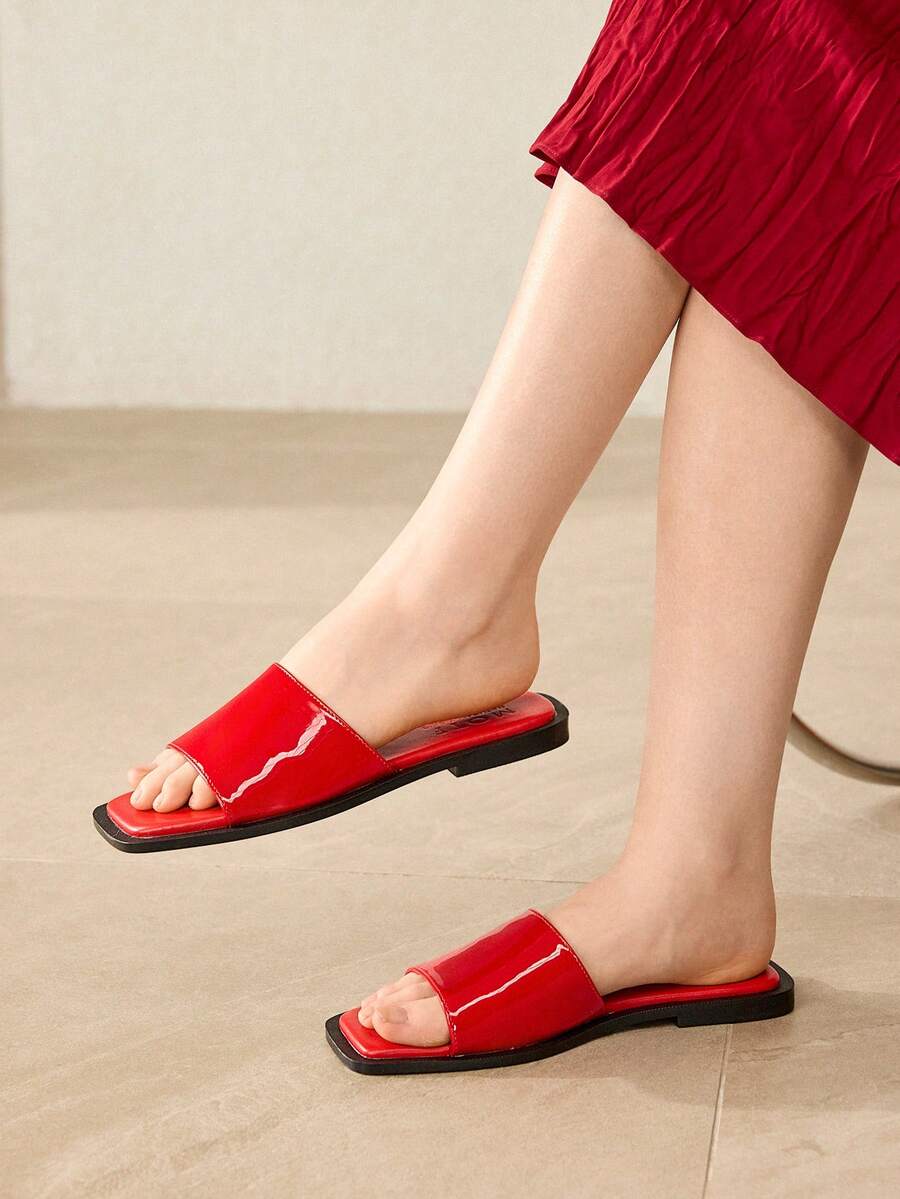 Retro women's square toe open toe flat slippers featuring a smooth PU leather finish and lightweight slip-on design.