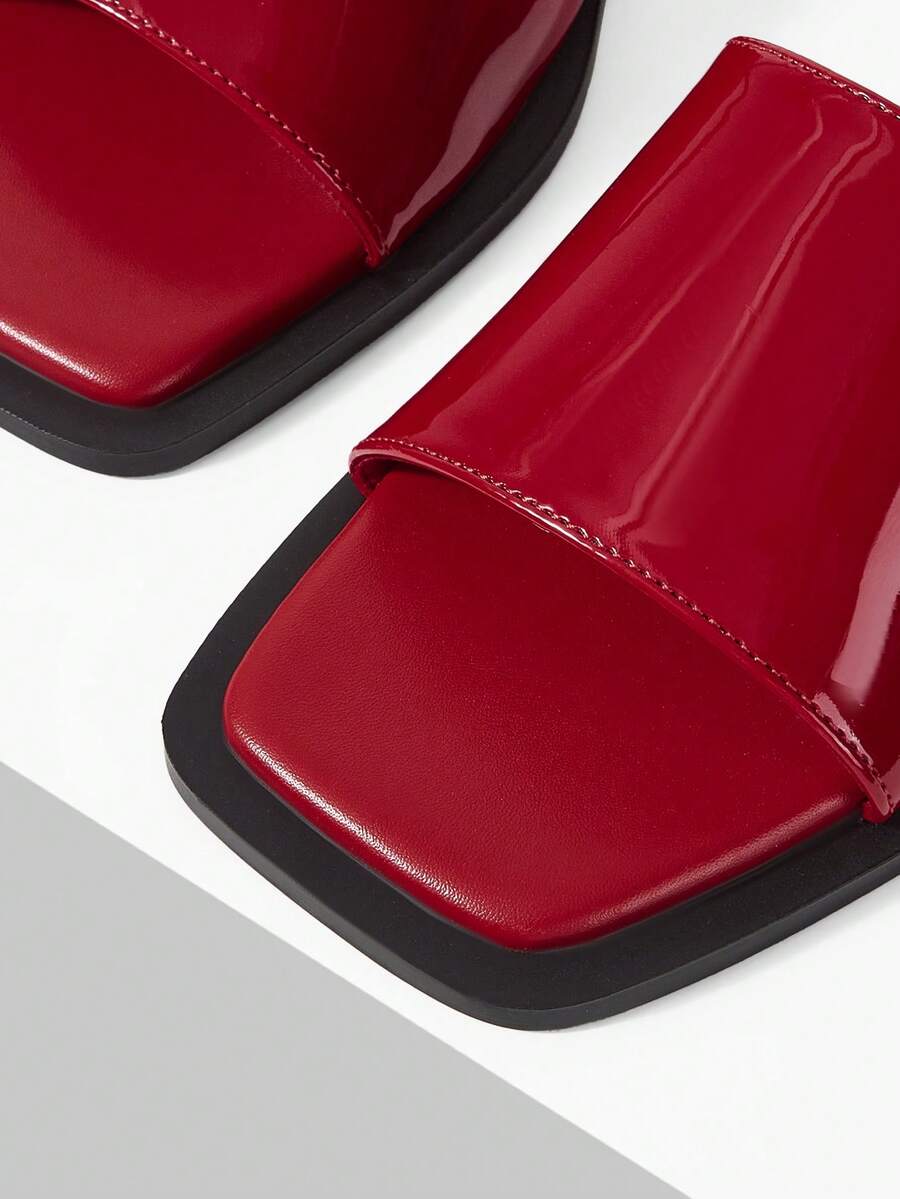 Retro women's square toe open toe flat slippers featuring a smooth PU leather finish and lightweight slip-on design.