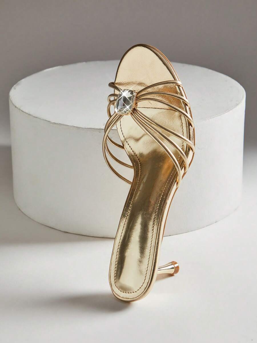 Black pointy toe kitten heel shoes for women featuring a sleek cut out mule design and glossy patent leather finish.