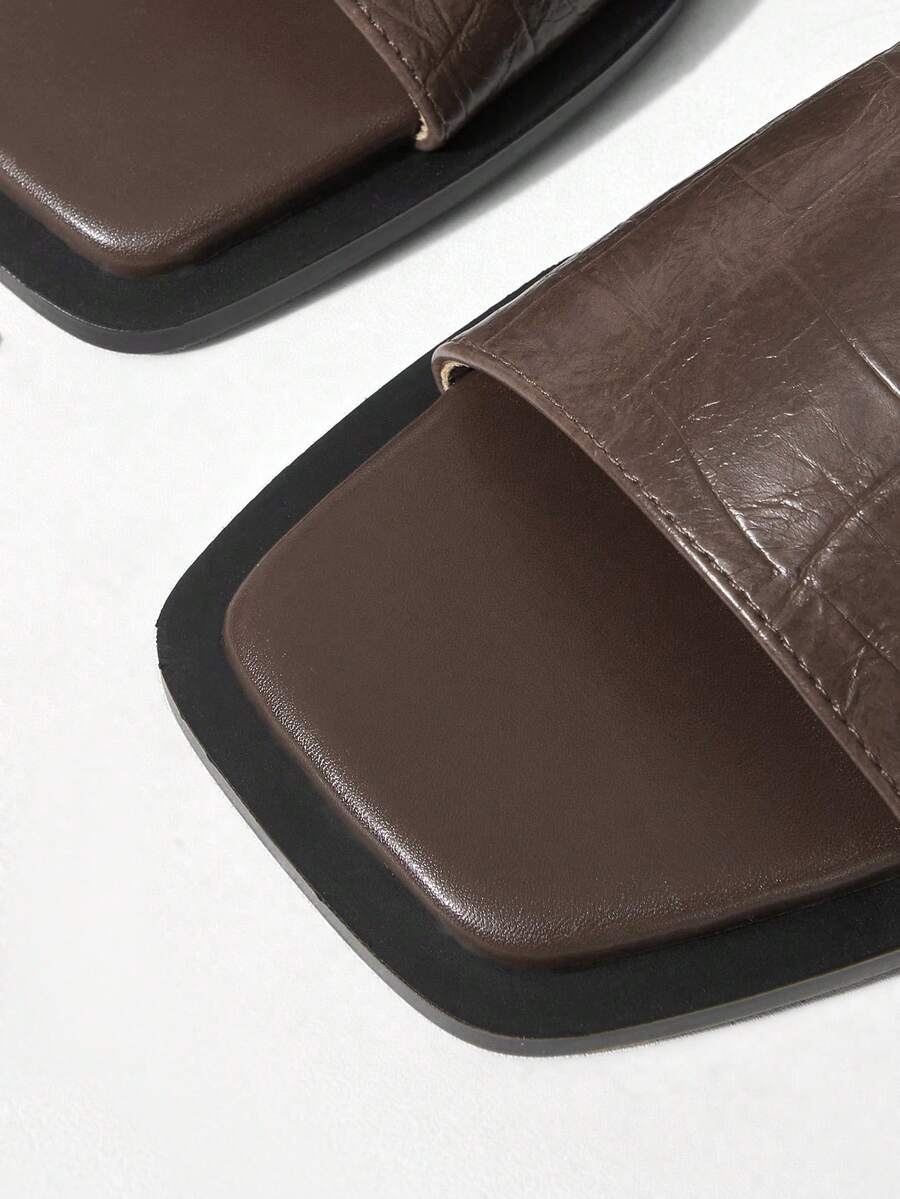 Retro women's square toe open toe flat slippers featuring a smooth PU leather finish and lightweight slip-on design.