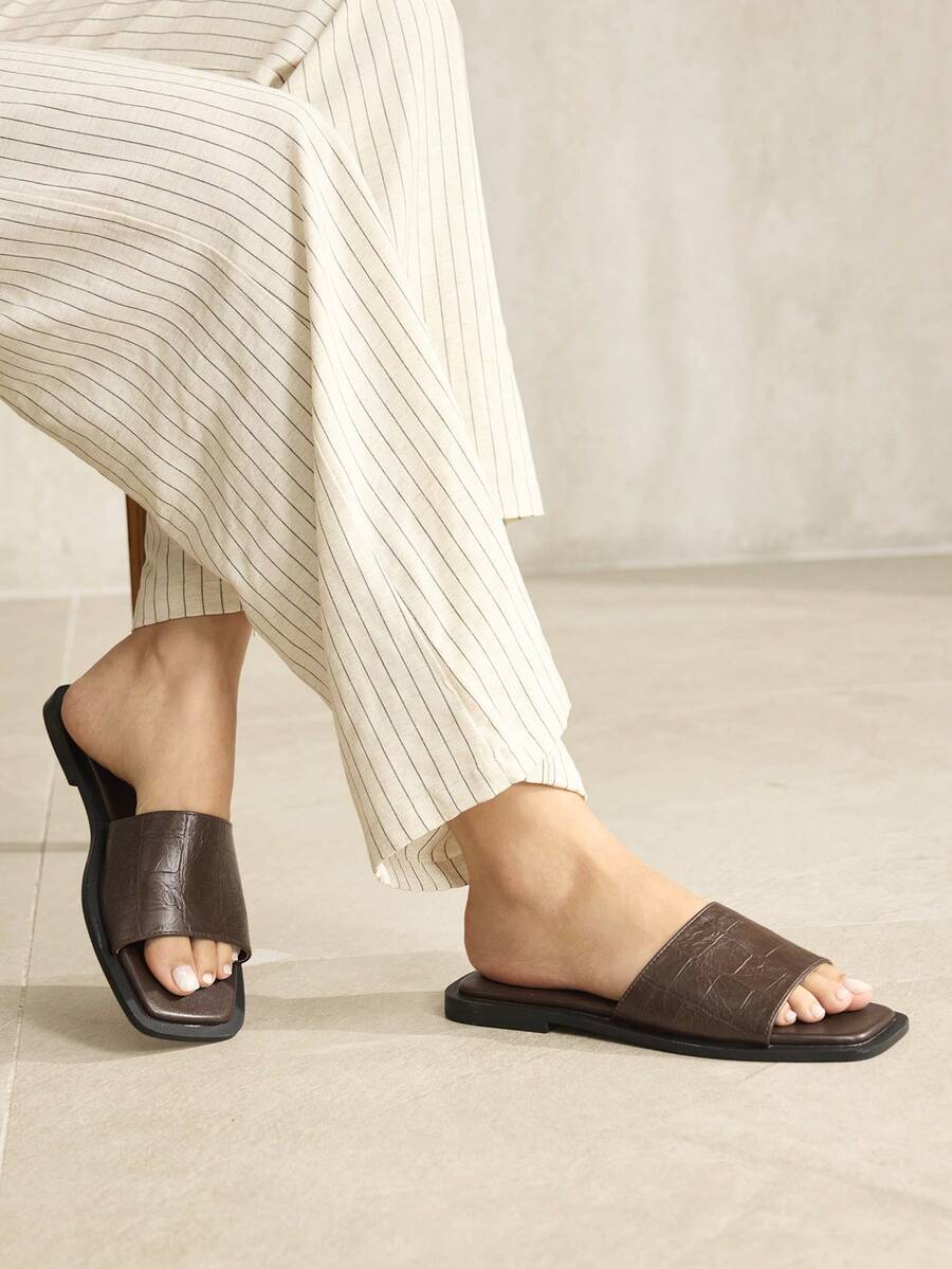 Retro women's square toe open toe flat slippers featuring a smooth PU leather finish and lightweight slip-on design.