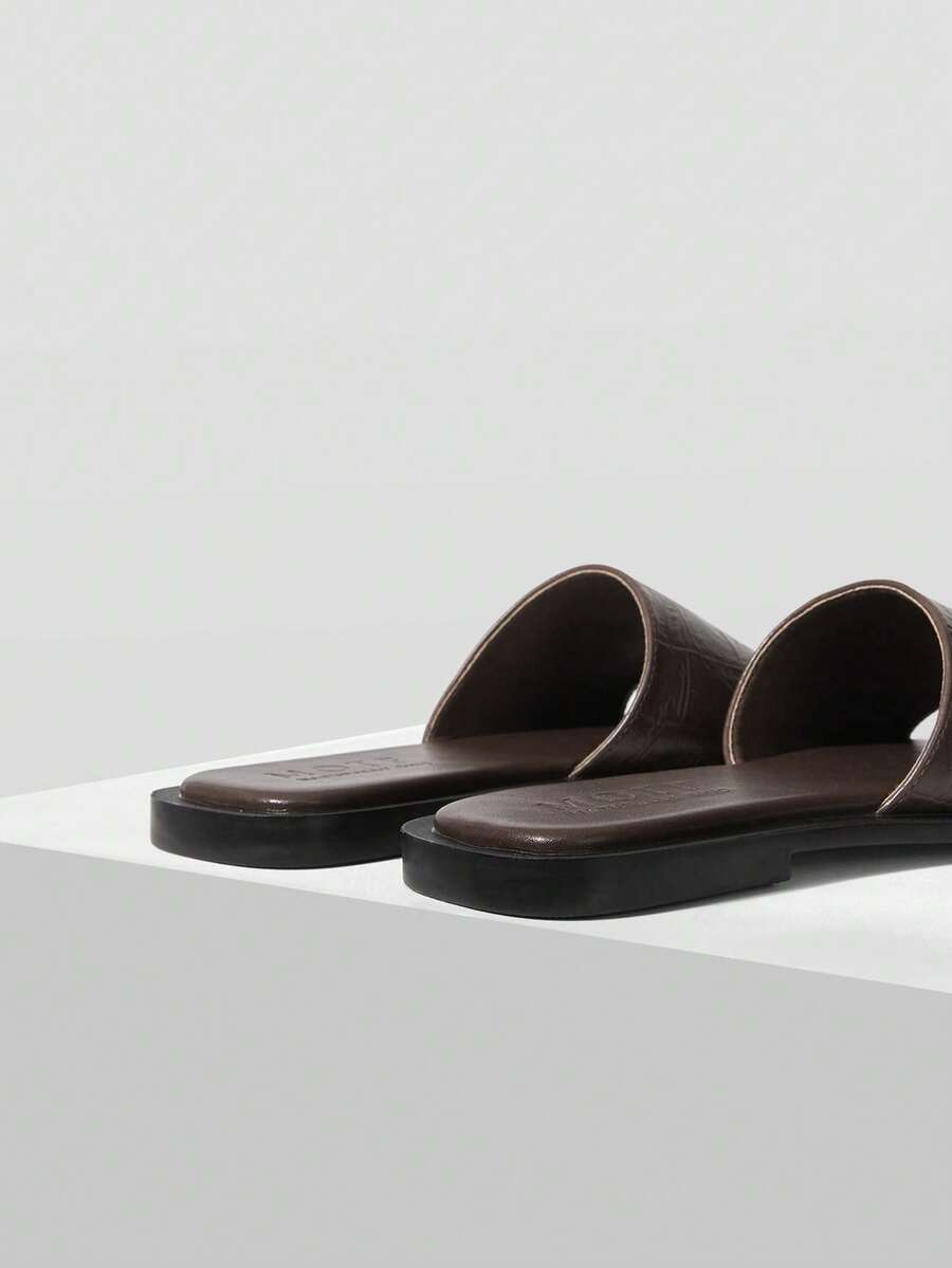 Retro women's square toe open toe flat slippers featuring a smooth PU leather finish and lightweight slip-on design.