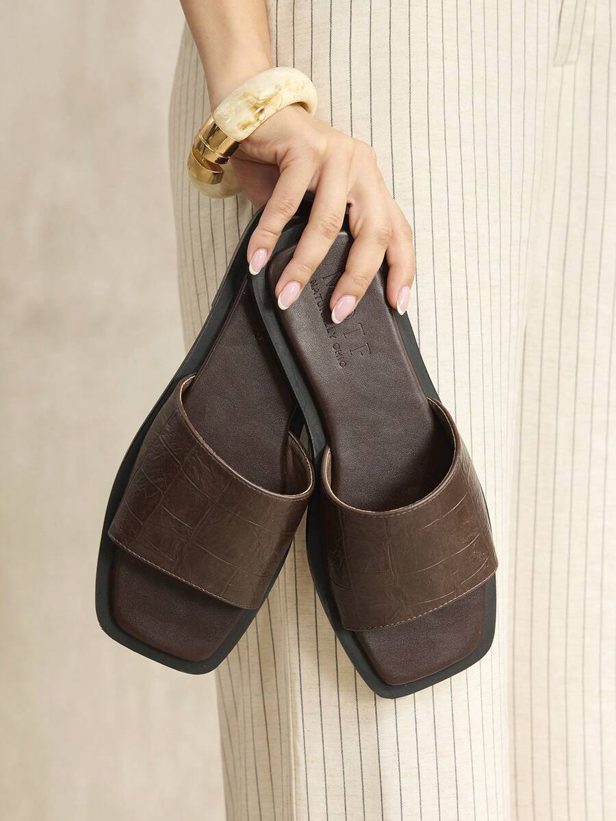 Retro women's square toe open toe flat slippers featuring a smooth PU leather finish and lightweight slip-on design.