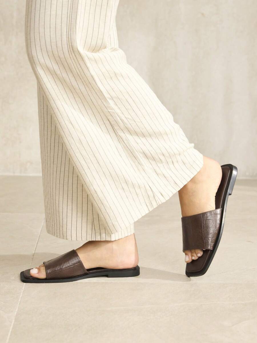 Retro women's square toe open toe flat slippers featuring a smooth PU leather finish and lightweight slip-on design.