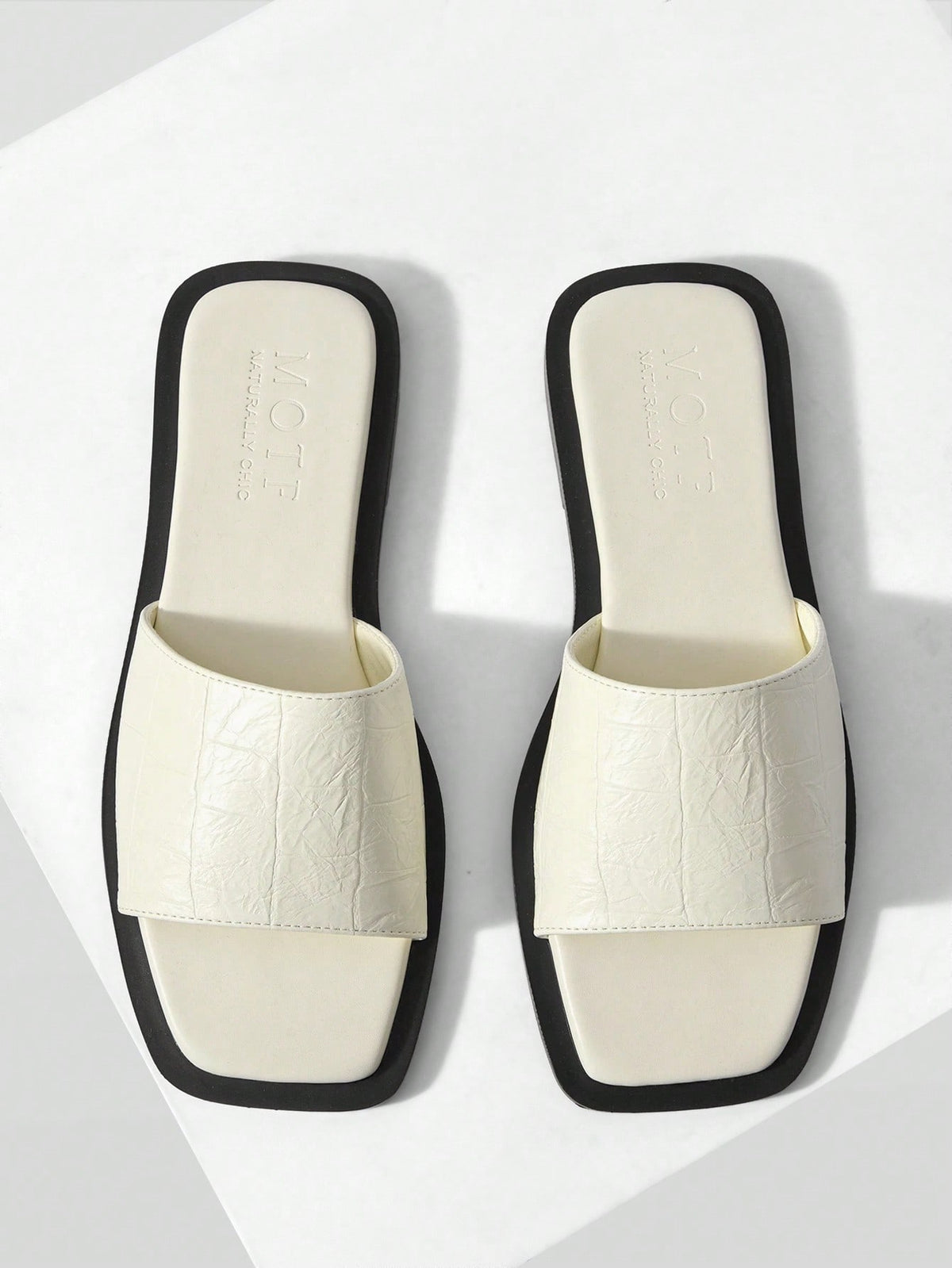 Retro women's square toe open toe flat slippers featuring a smooth PU leather finish and lightweight slip-on design.