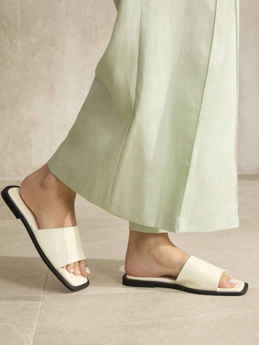 Retro women's square toe open toe flat slippers featuring a smooth PU leather finish and lightweight slip-on design.