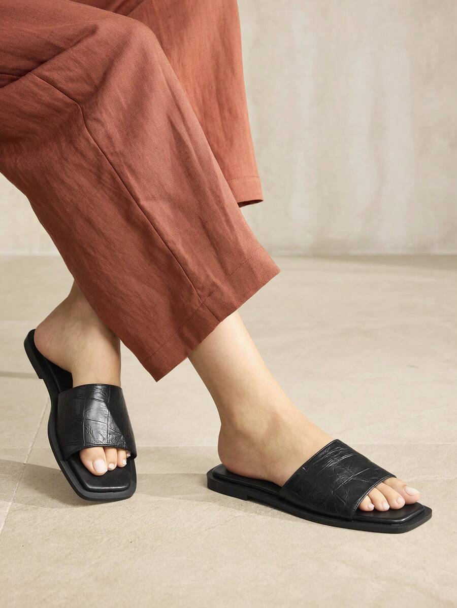 Retro women's square toe open toe flat slippers featuring a smooth PU leather finish and lightweight slip-on design.