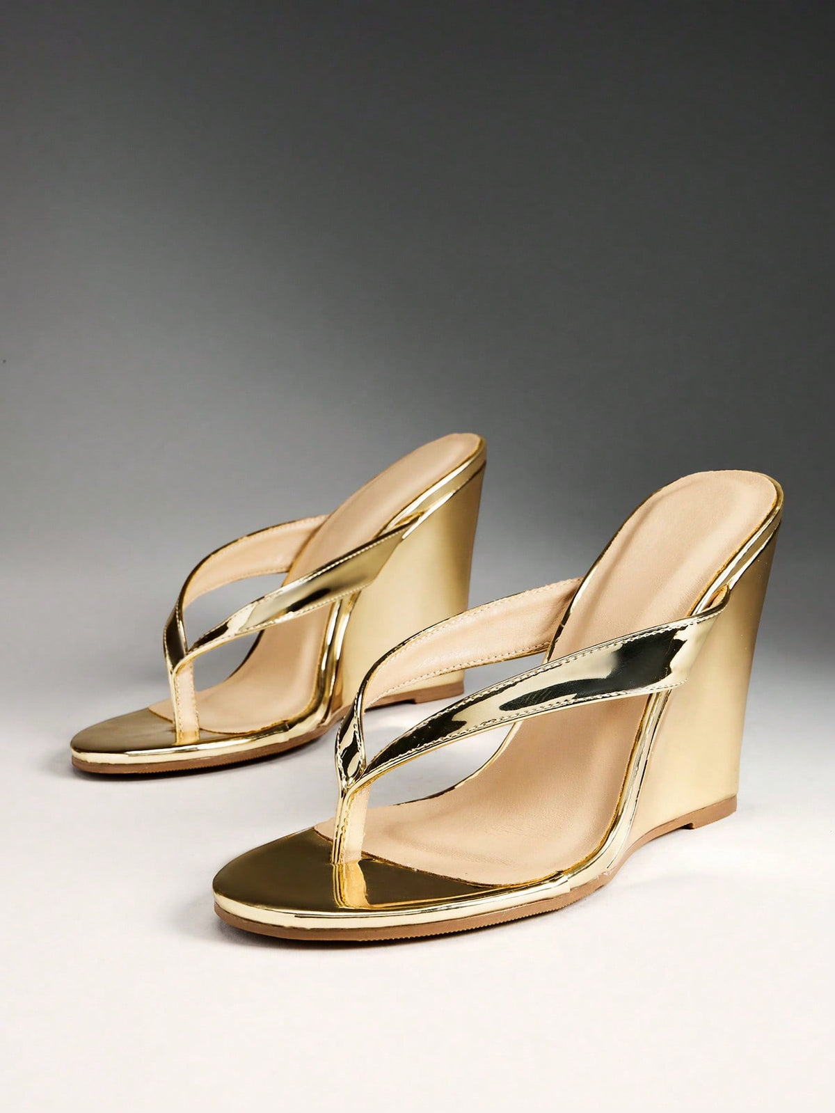 Women's slip-on thong wedge sandals with high heels and open toe design