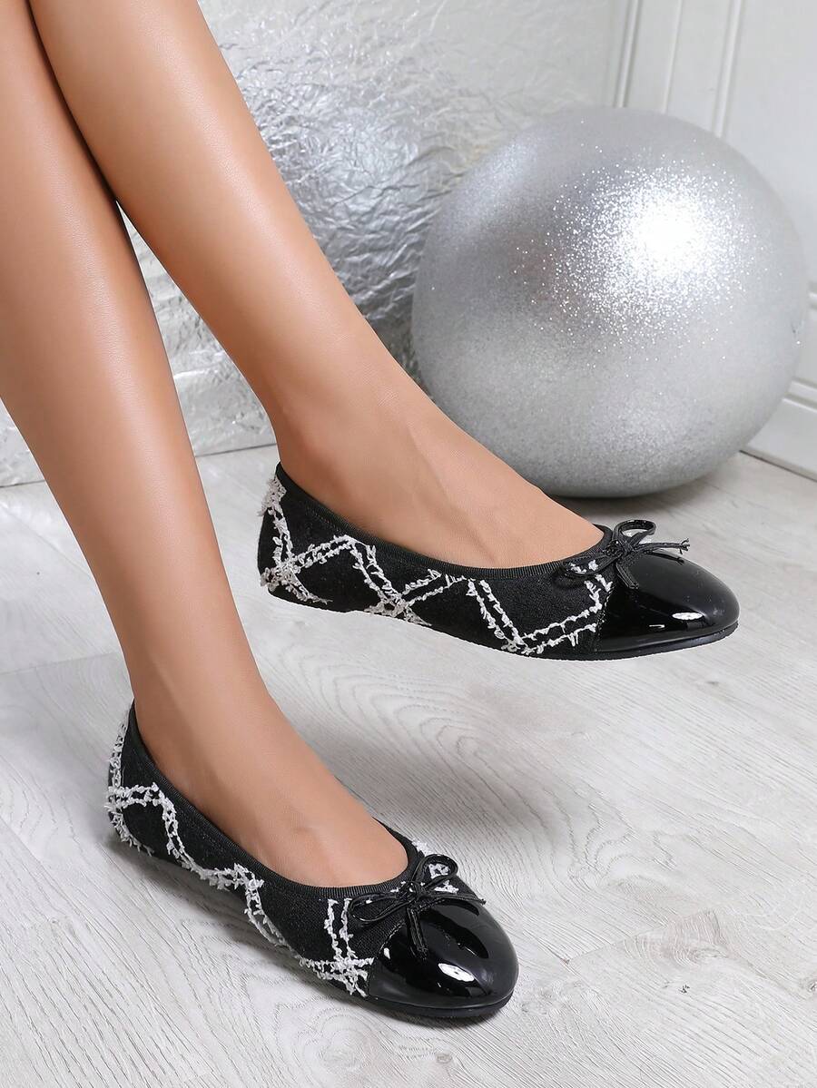 Women's ballet flat shoes with a delicate bowknot detail, low-top silhouette, and soft sole for casual and work wear.