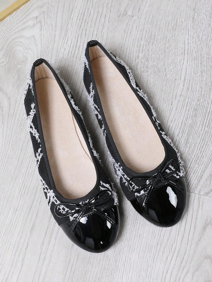 Women's ballet flat shoes with a delicate bowknot detail, low-top silhouette, and soft sole for casual and work wear.