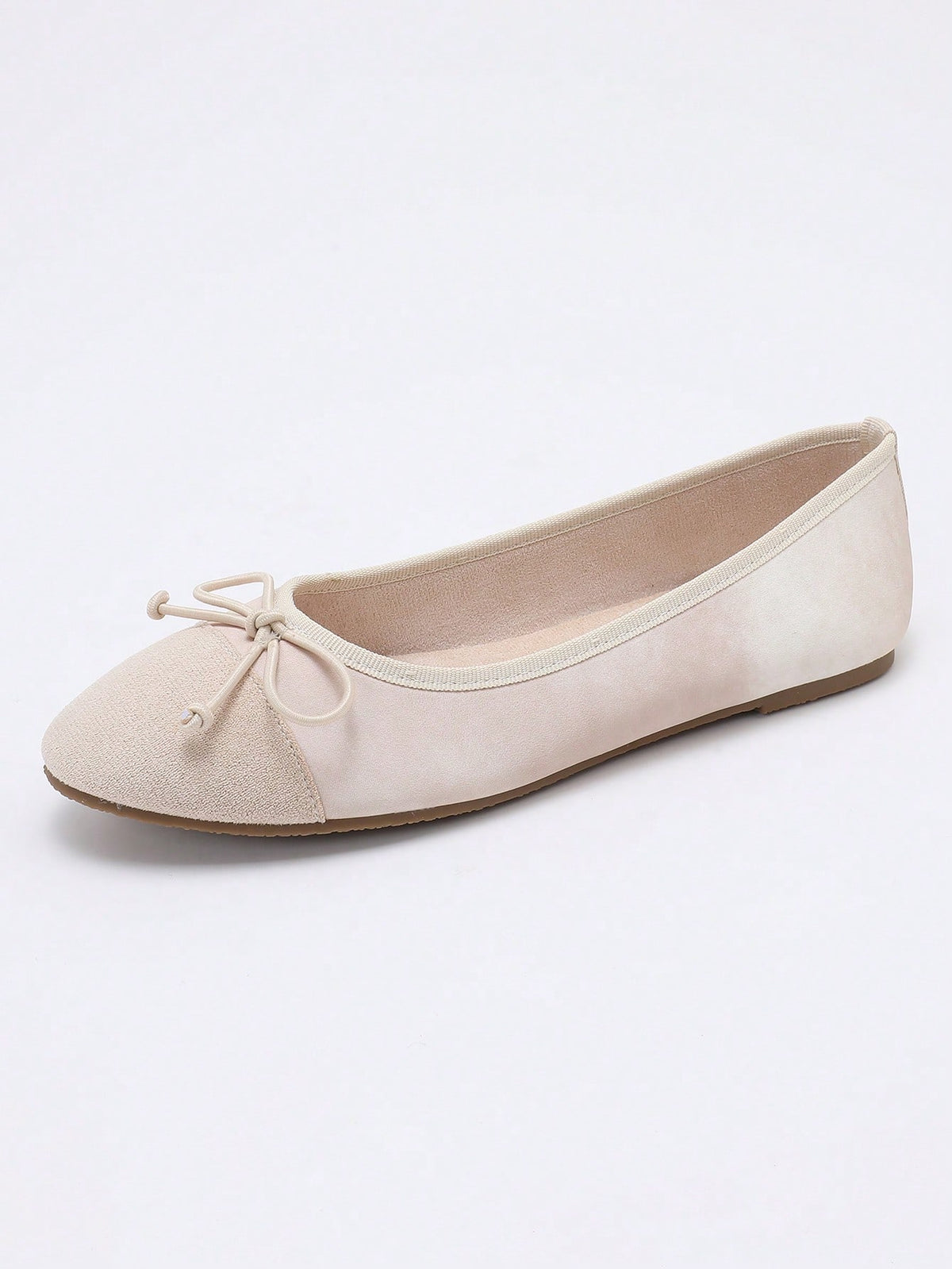 Women's ballet flat shoes with a delicate bowknot detail, low-top silhouette, and soft sole for casual and work wear.