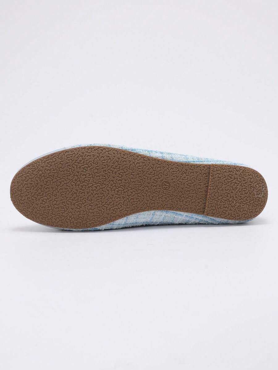 Women's ballet flat shoes with a delicate bowknot detail, low-top silhouette, and soft sole for casual and work wear.