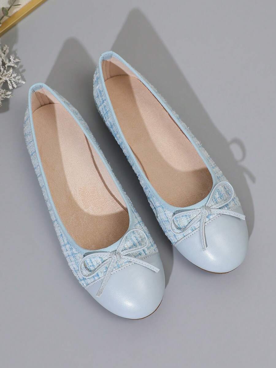 Women's ballet flat shoes with a delicate bowknot detail, low-top silhouette, and soft sole for casual and work wear.