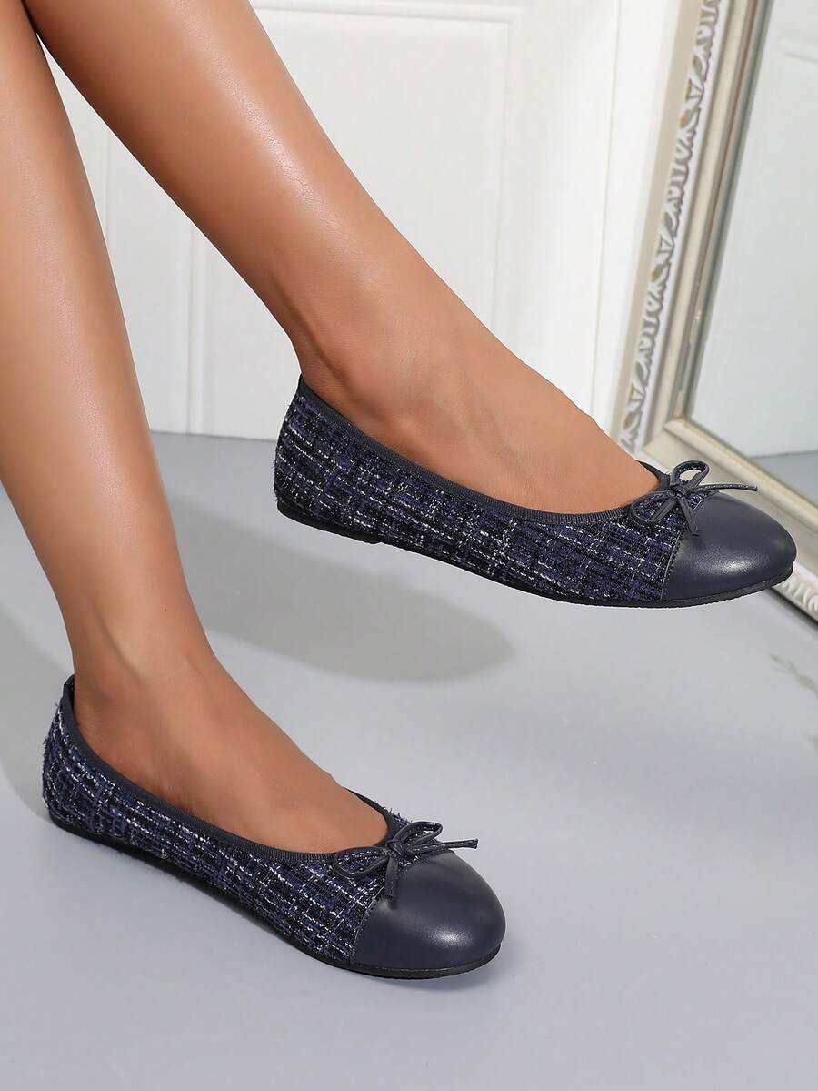 Women's ballet flat shoes with a delicate bowknot detail, low-top silhouette, and soft sole for casual and work wear.