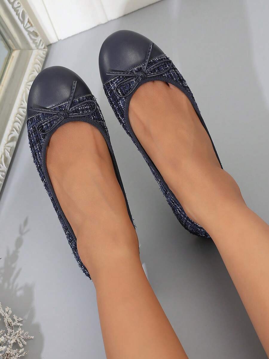 Women's ballet flat shoes with a delicate bowknot detail, low-top silhouette, and soft sole for casual and work wear.