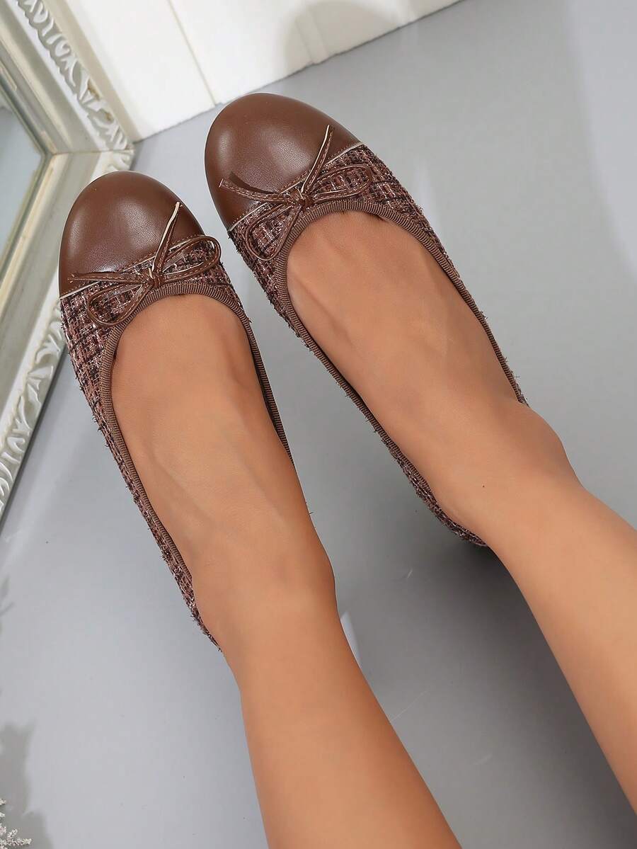 Women's ballet flat shoes with a delicate bowknot detail, low-top silhouette, and soft sole for casual and work wear.