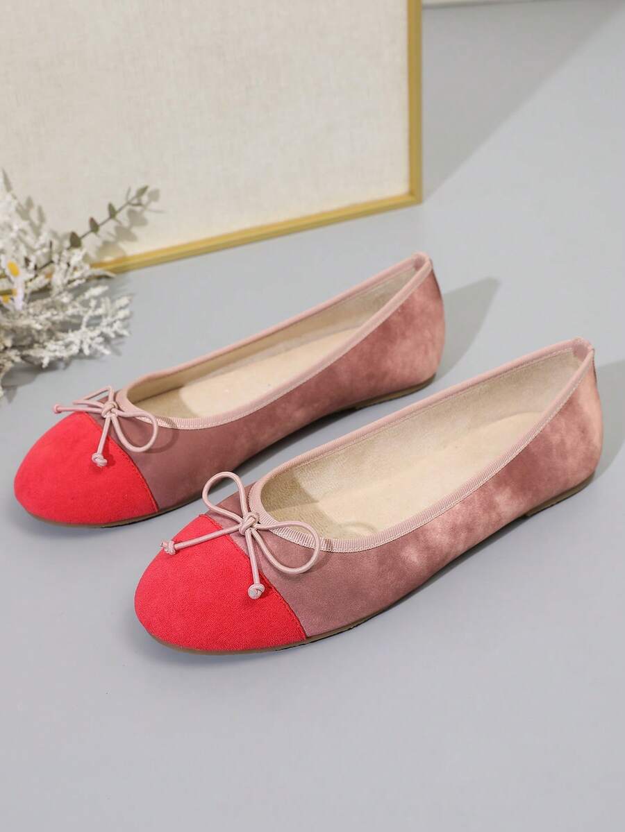 Women's ballet flat shoes with a delicate bowknot detail, low-top silhouette, and soft sole for casual and work wear.