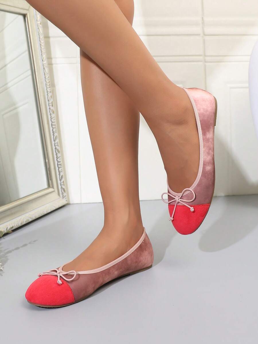 Women's ballet flat shoes with a delicate bowknot detail, low-top silhouette, and soft sole for casual and work wear.