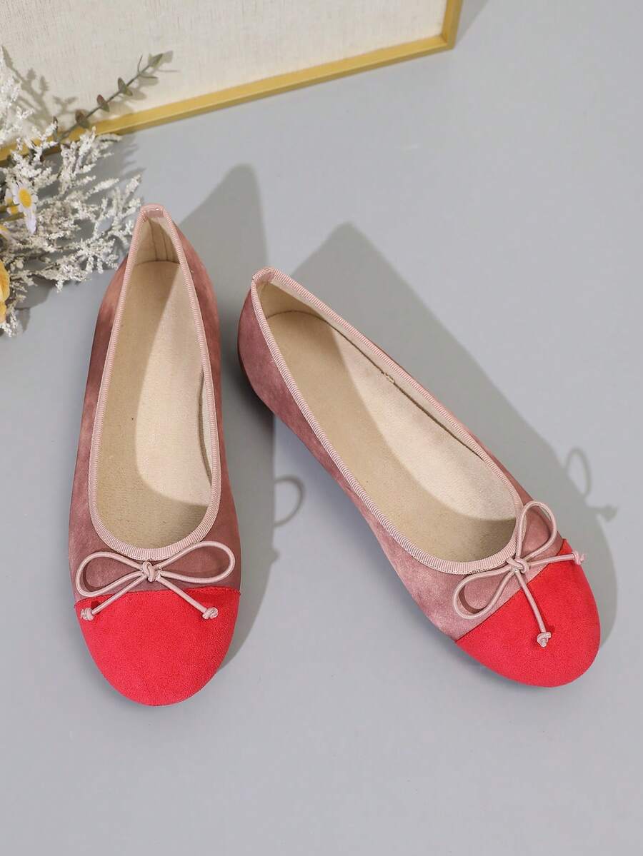 Women's ballet flat shoes with a delicate bowknot detail, low-top silhouette, and soft sole for casual and work wear.