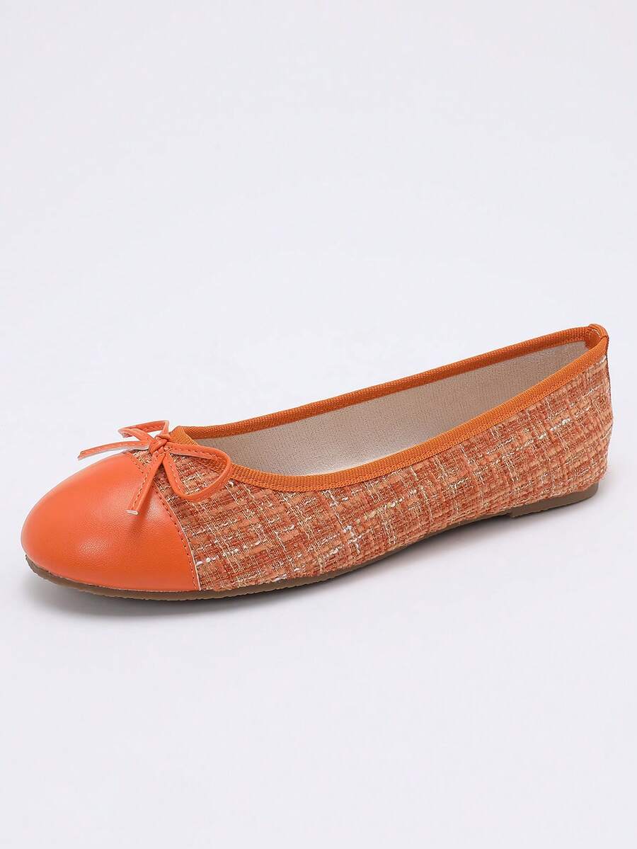 Women's ballet flat shoes with a delicate bowknot detail, low-top silhouette, and soft sole for casual and work wear.