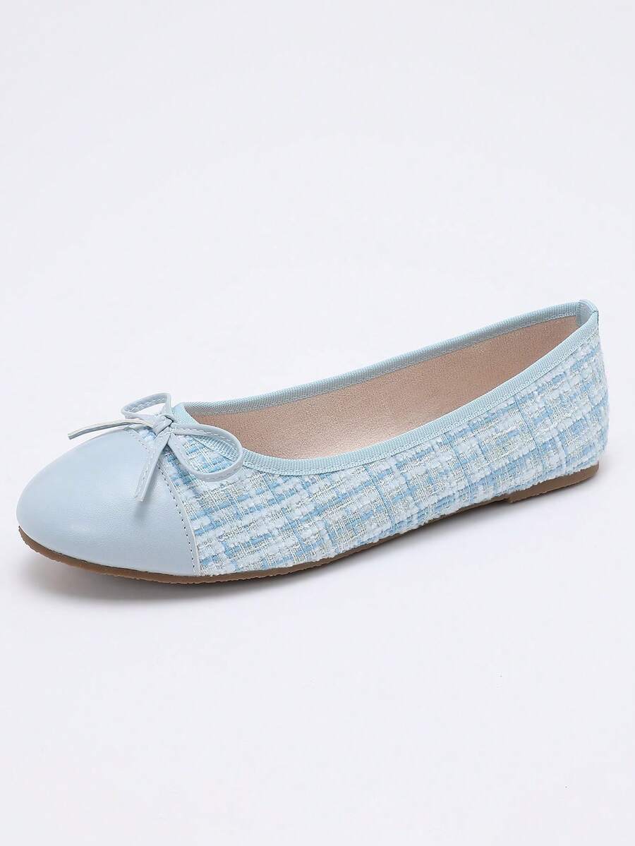 Women's ballet flat shoes with a delicate bowknot detail, low-top silhouette, and soft sole for casual and work wear.
