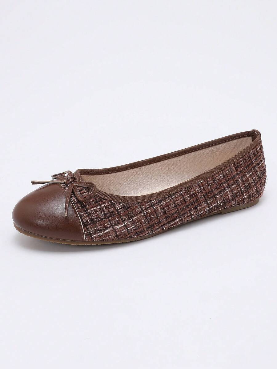 Women's ballet flat shoes with a delicate bowknot detail, low-top silhouette, and soft sole for casual and work wear.