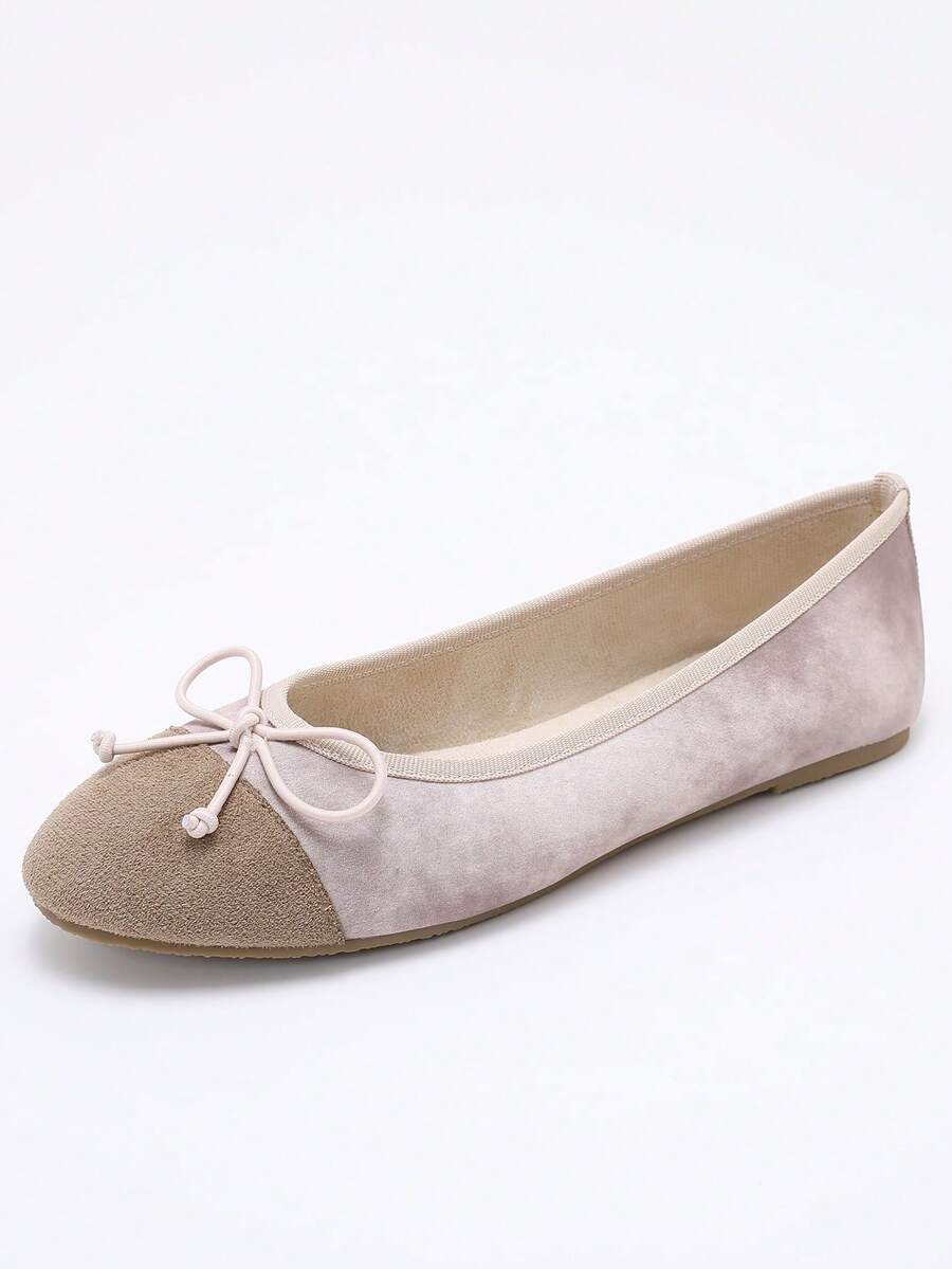 Women's ballet flat shoes with a delicate bowknot detail, low-top silhouette, and soft sole for casual and work wear.